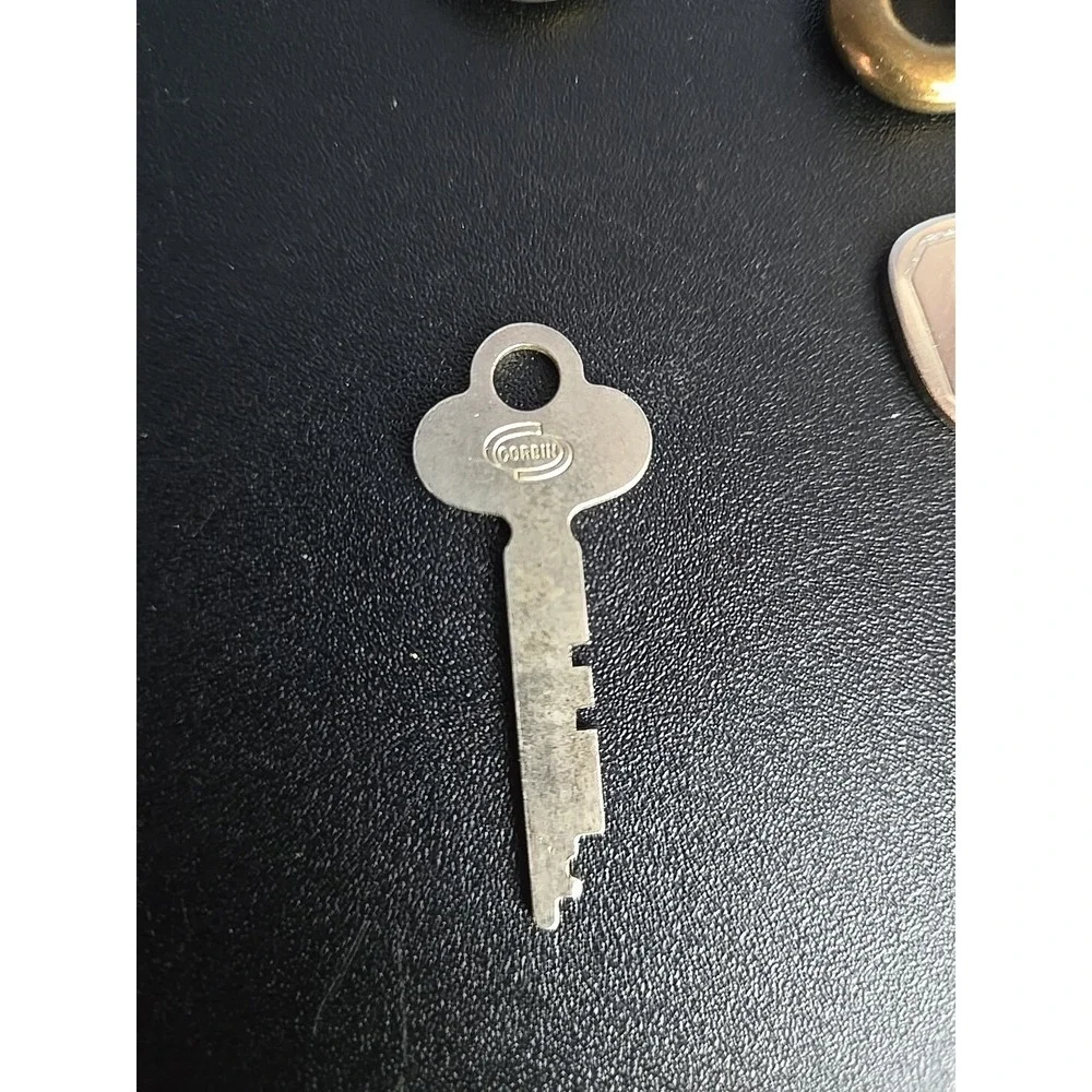 N/A vintage keys